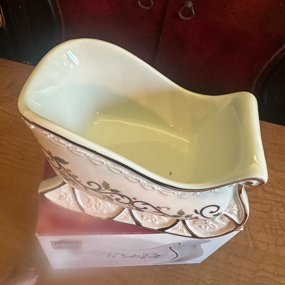 Mikasa Holly Sleigh - Picture 4 of 9